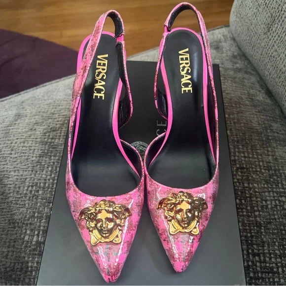 💕SOLD💕 Versace Médusa Insignia Patent Leather Slingback - Picture 1 of 13